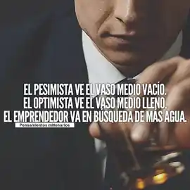 el_pesimista_ve_el_vaso_medio_vacio_el_optimista_ve_el_vaso_medio_lleno_el_emprendedor_va_en_busca_de_mas_agua