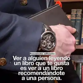 ver_a_alguien_leyendo_un_libro_que_te_gusta_es_ver_a_un_libro_recomendandote_a_una_persona